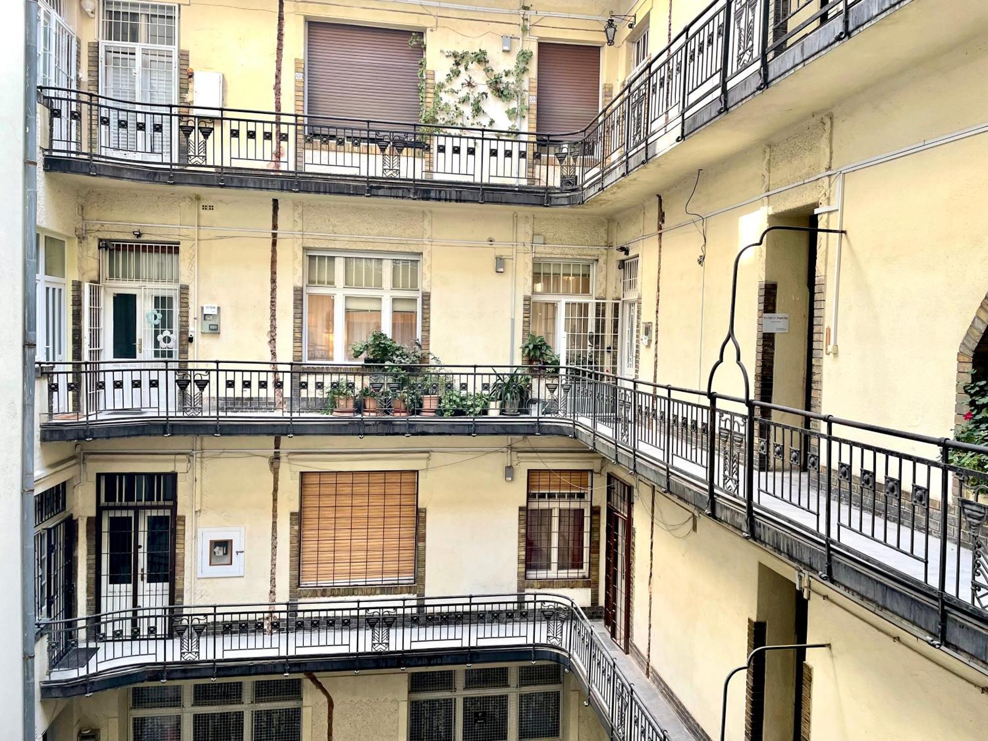 Gold Pearl Apartment 2 Rooms At St Stephen' S Basilica Budapest Exterior photo